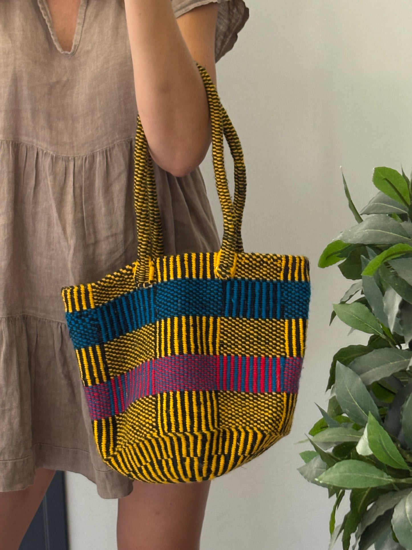 OTRAS. Bolso/cesta hecho a mano