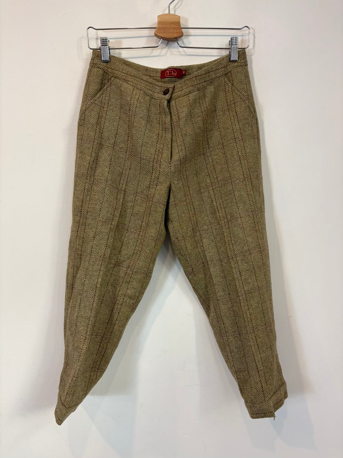 TBA. Pantalón cropped lana espiga