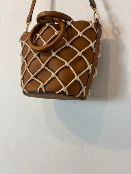 MANGO. Bolso camel asa larga cuerda
