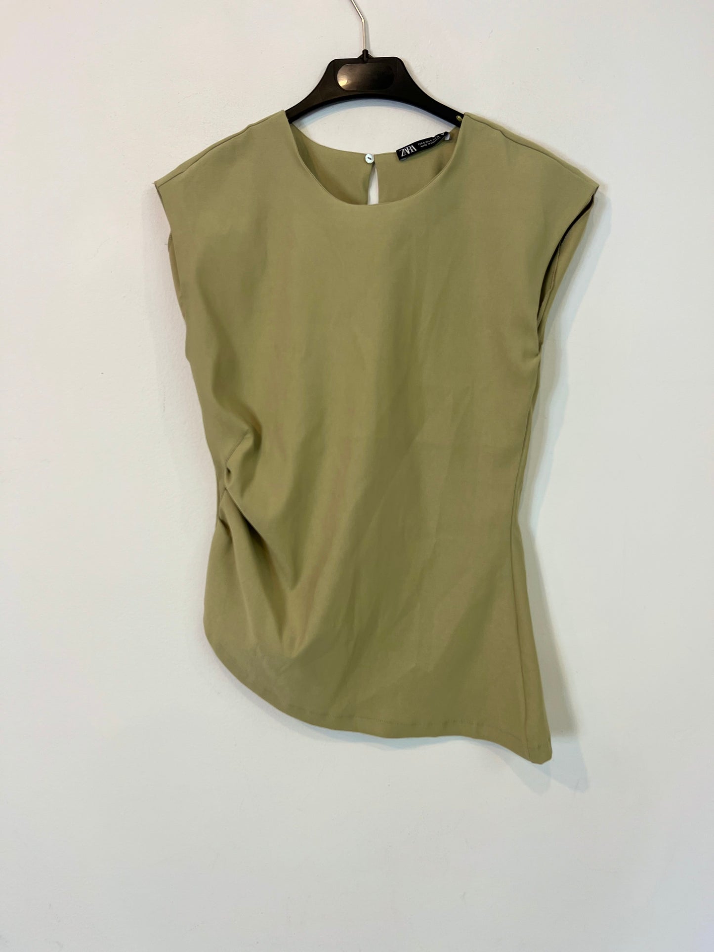 ZARA. Top verde oliva detalle fruncido T.s