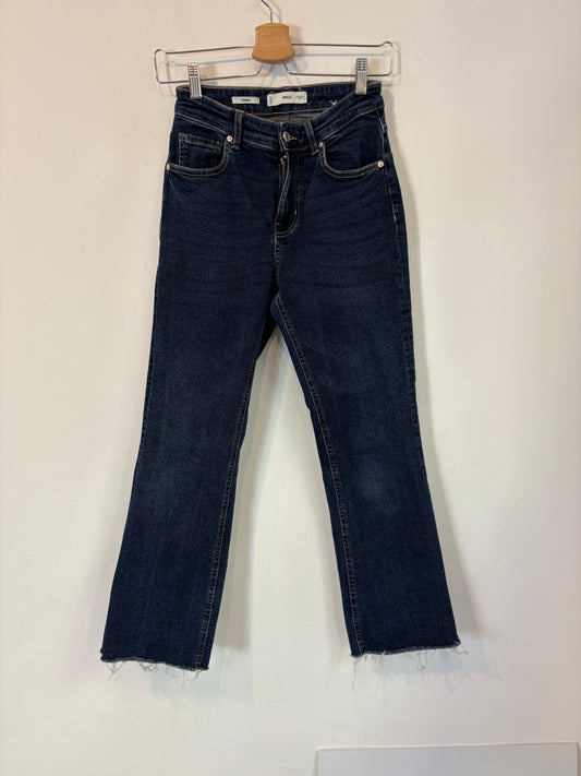 MANGO. Denim cropped oscuro