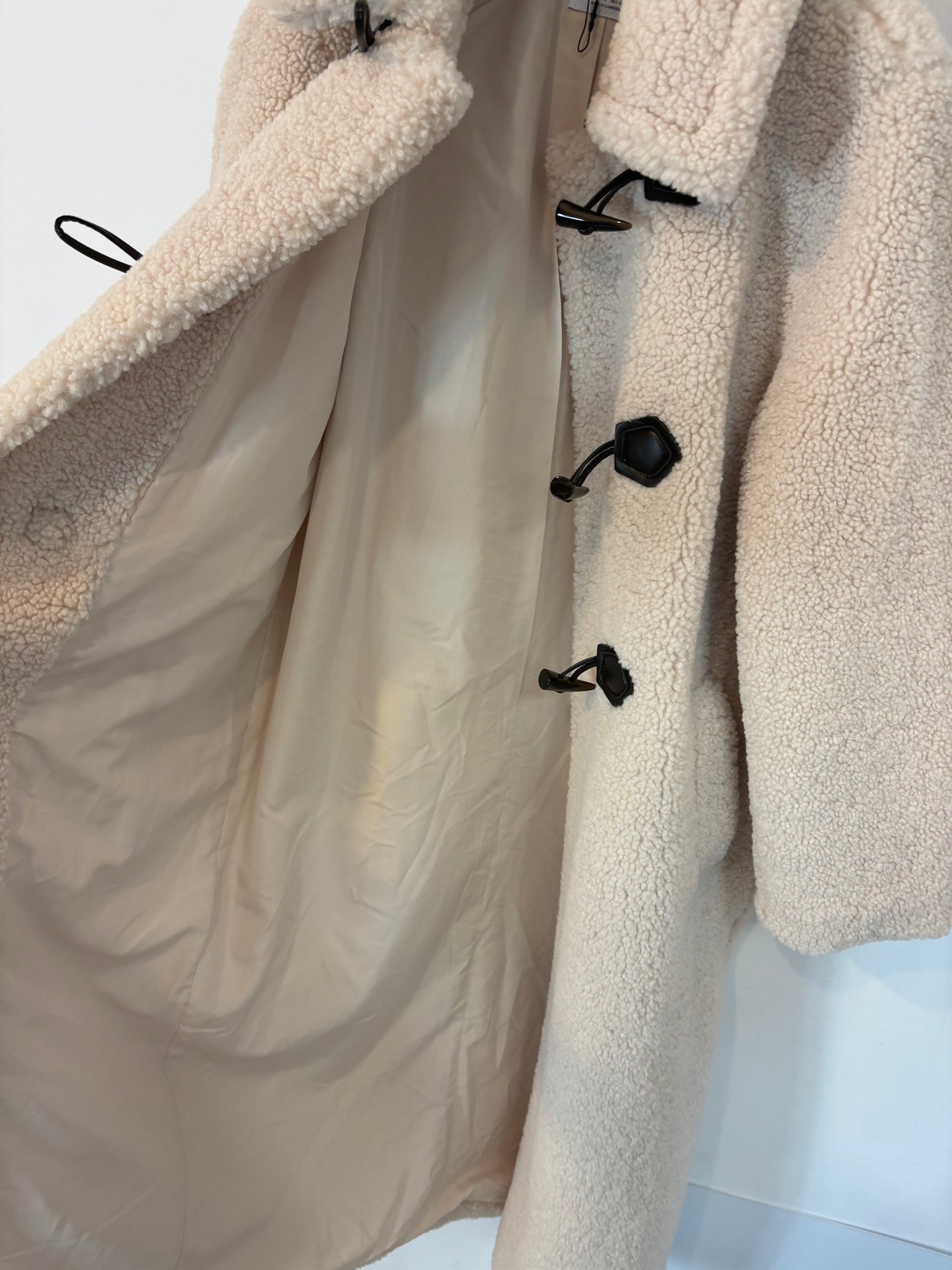 ZARA. Abrigo largo borrego