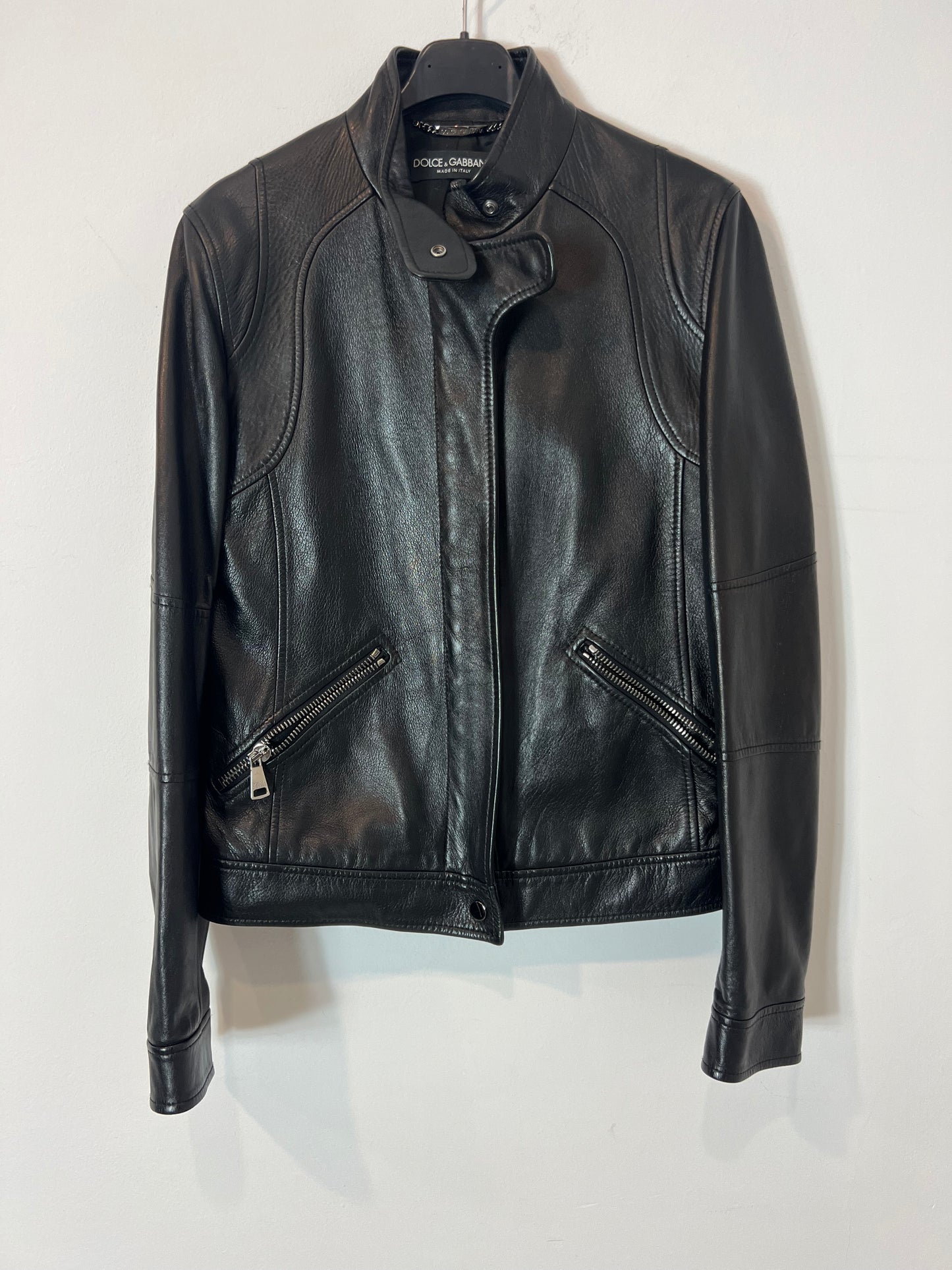 DOLCE & GABBANA. Chaqueta piel negra.. T 42 (38)