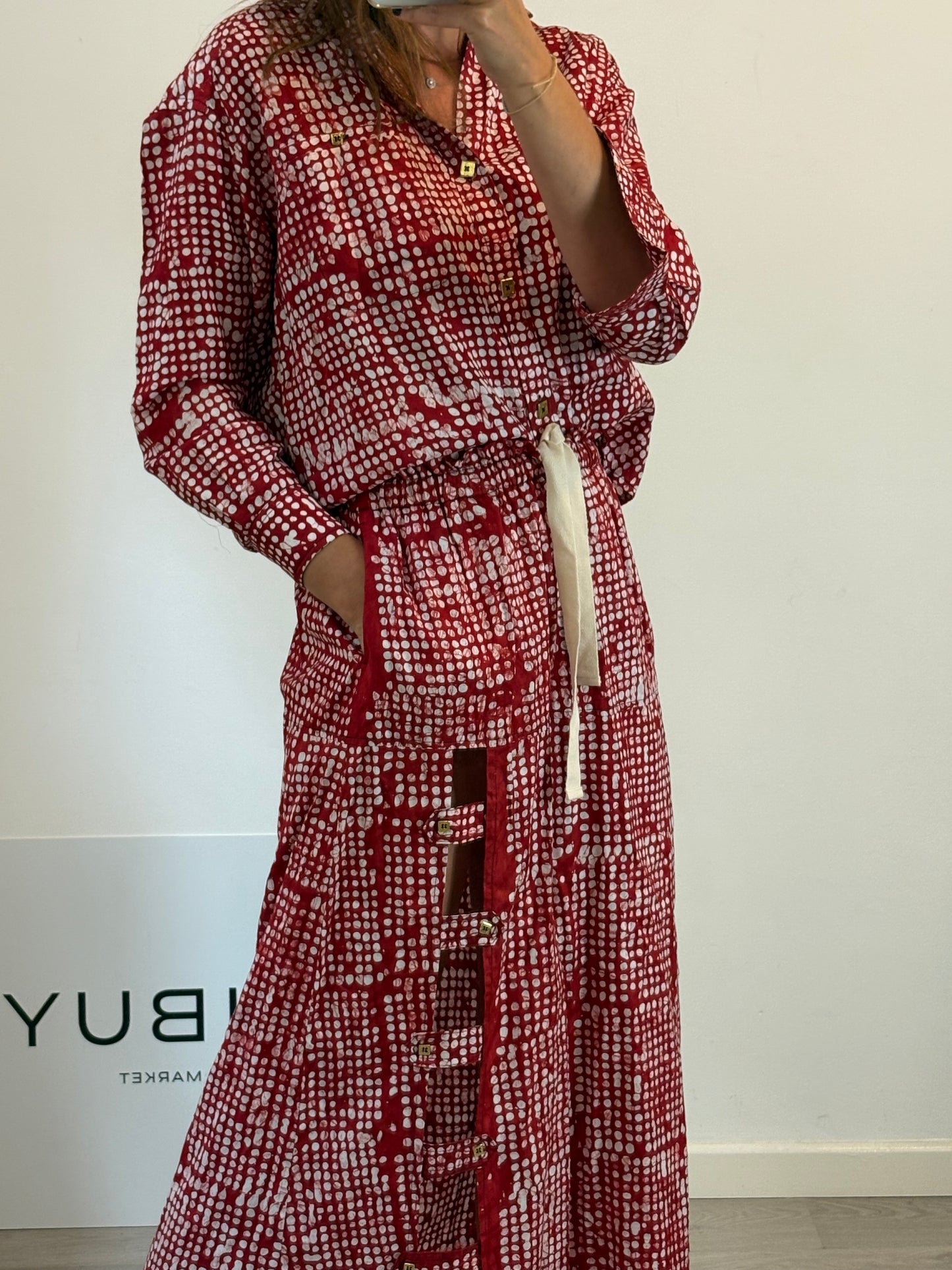 KIMALÉ. Conjunto falda y camisa roja estampada. T 36