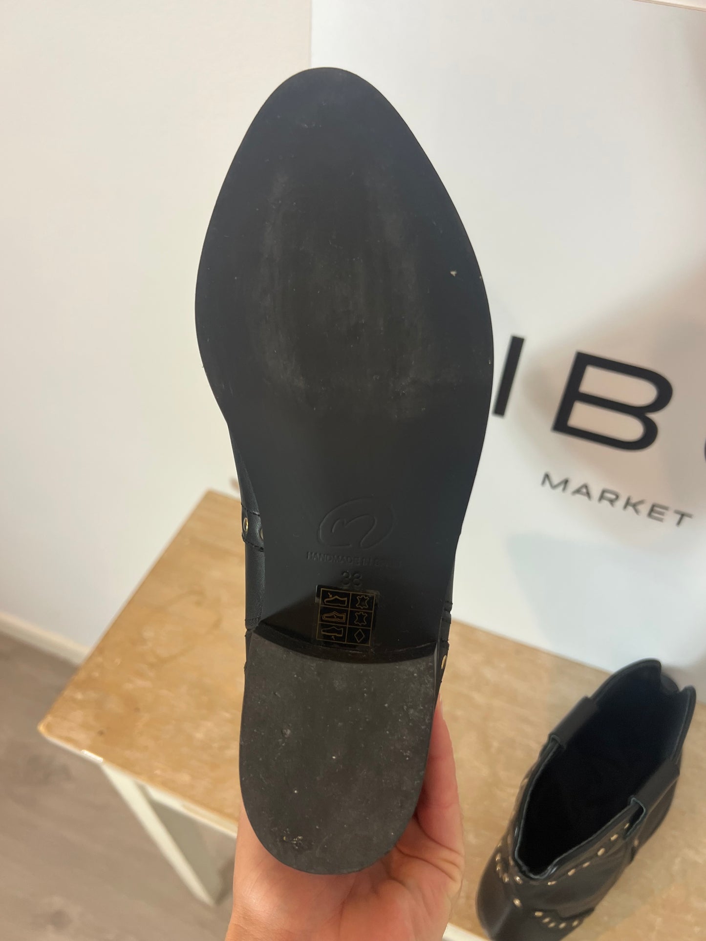 MICUIR. botas negra tachuelas T.38