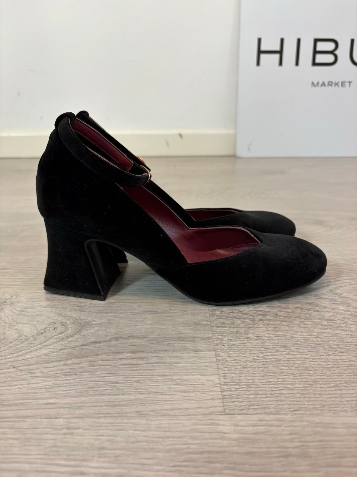 FLABELUS. Tacones terciopelo modelo The D'Orsey Pumps. T 40