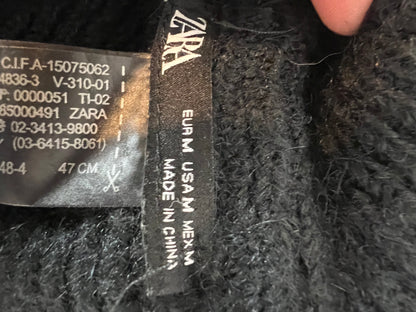 ZARA. Gorro negro canalé