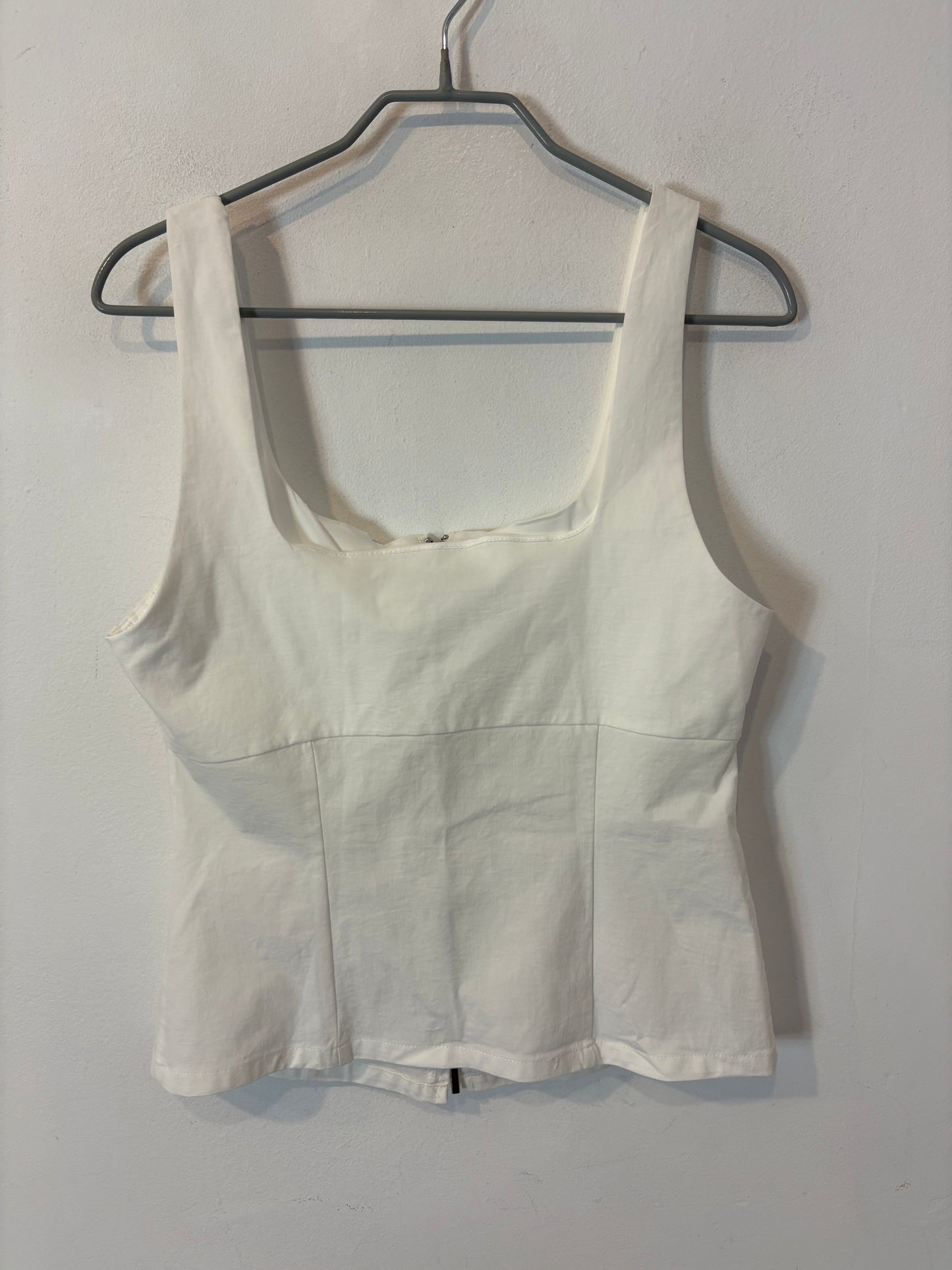 MANGO. Top blanco con detalle de cremallera
