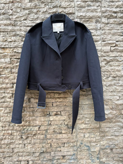 MAJE. Chaqueta negra cinturón