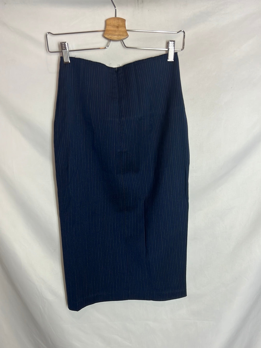 CORTANA. Falda tubo azul rayas. T 36