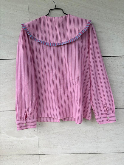 COOSY. Blusa rosa volantes mini