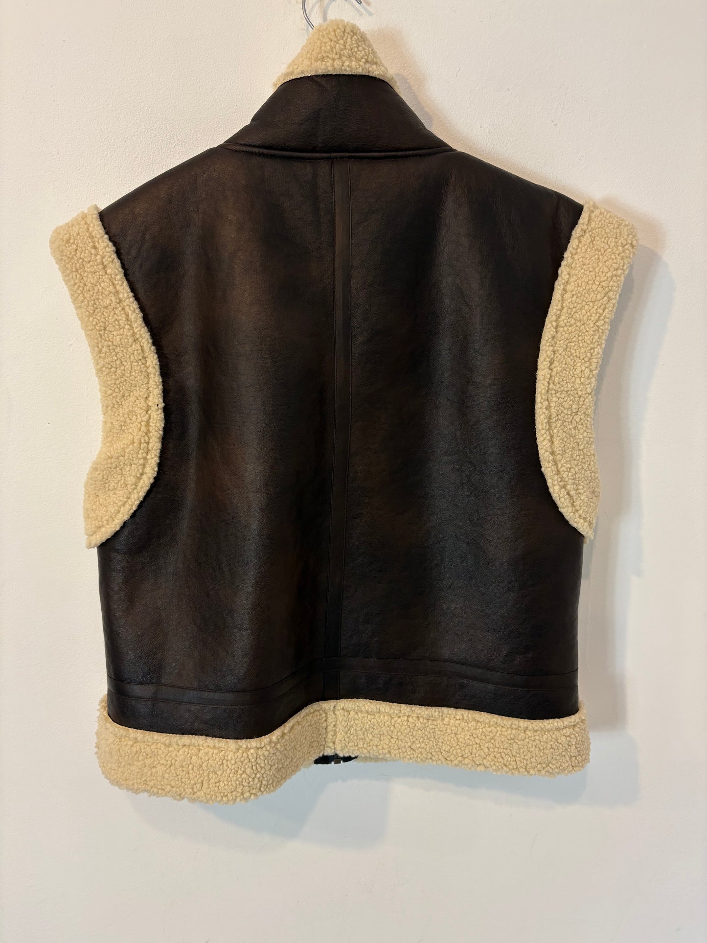 SUNCOO. Chaleco marrón borrego