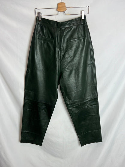ZARA. Pantalón verde estilo jogger piel. T M