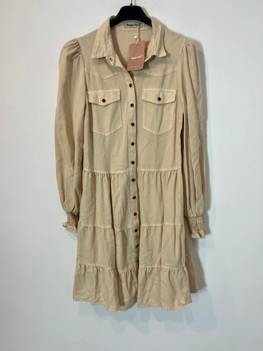 MAGGIE SWEET. Beige ruffled shirt dress. TS