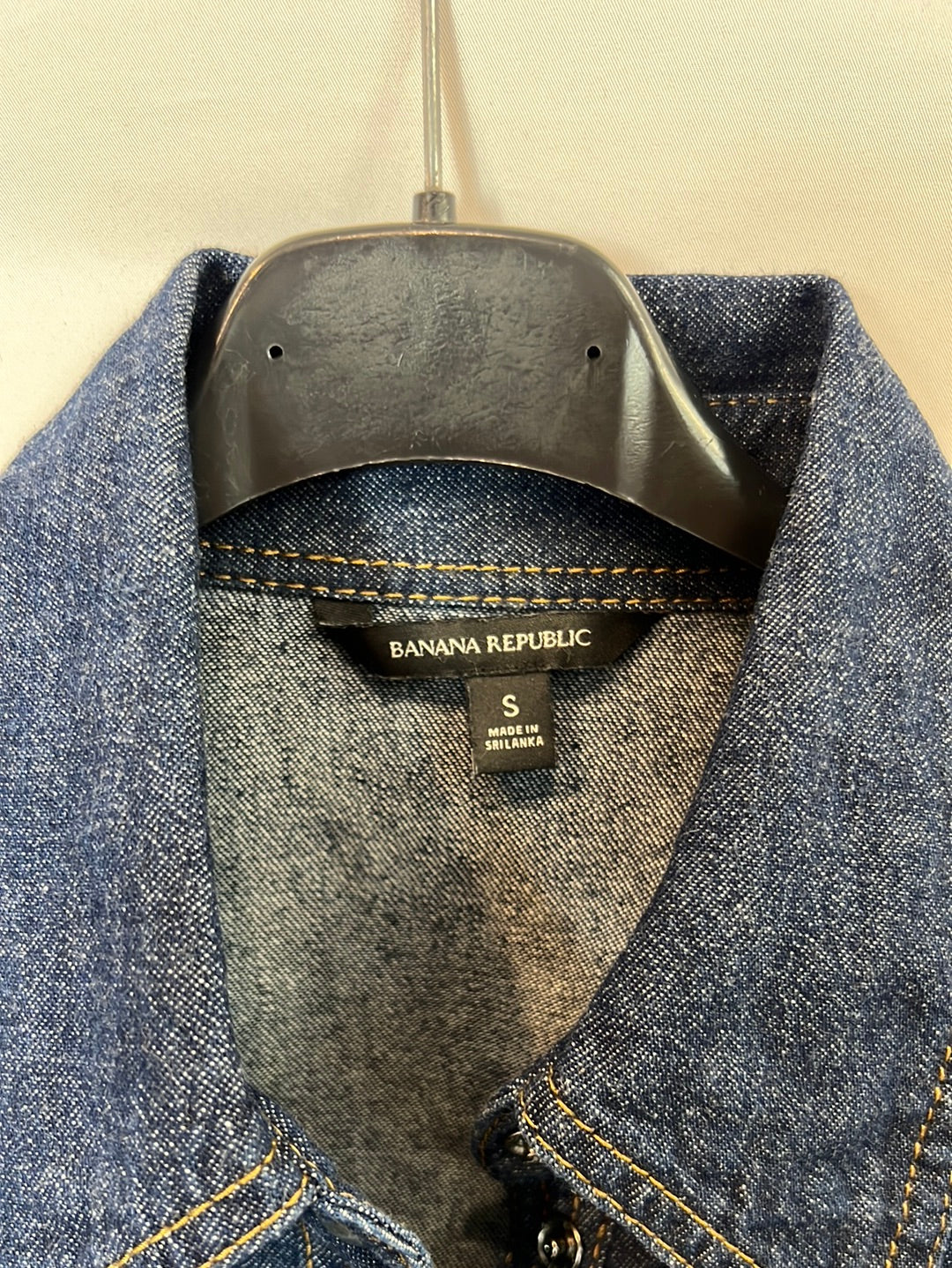 BANANA REPUBLIC. Dark denim shirt. T.S.