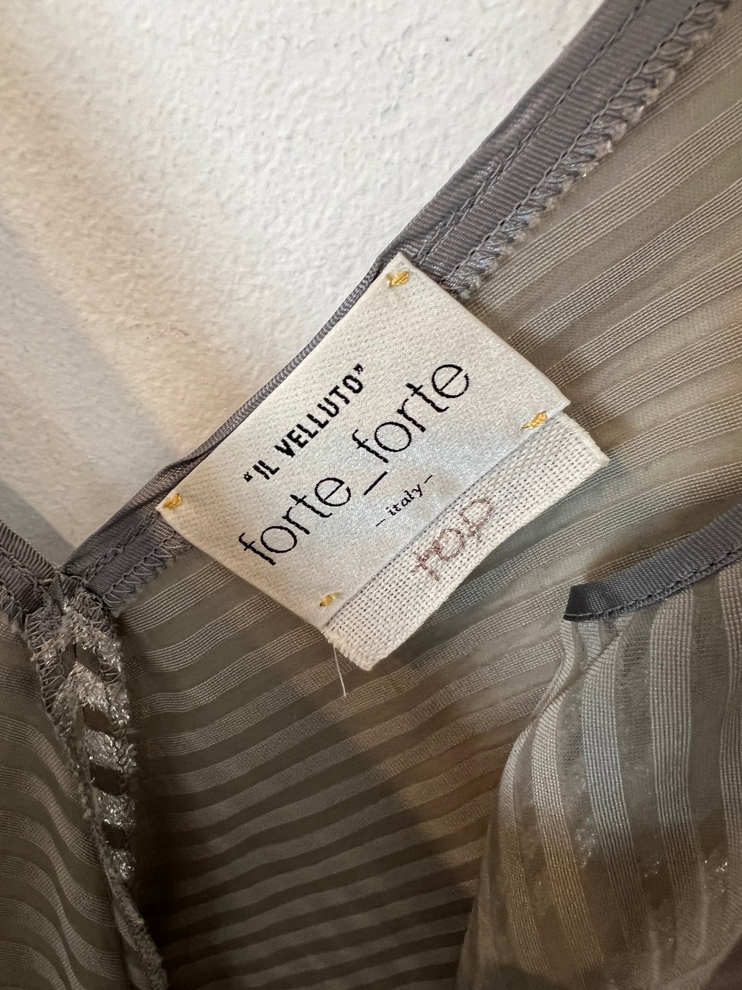 FORTE FORTE. Top plateado textura rayas T.u(s)