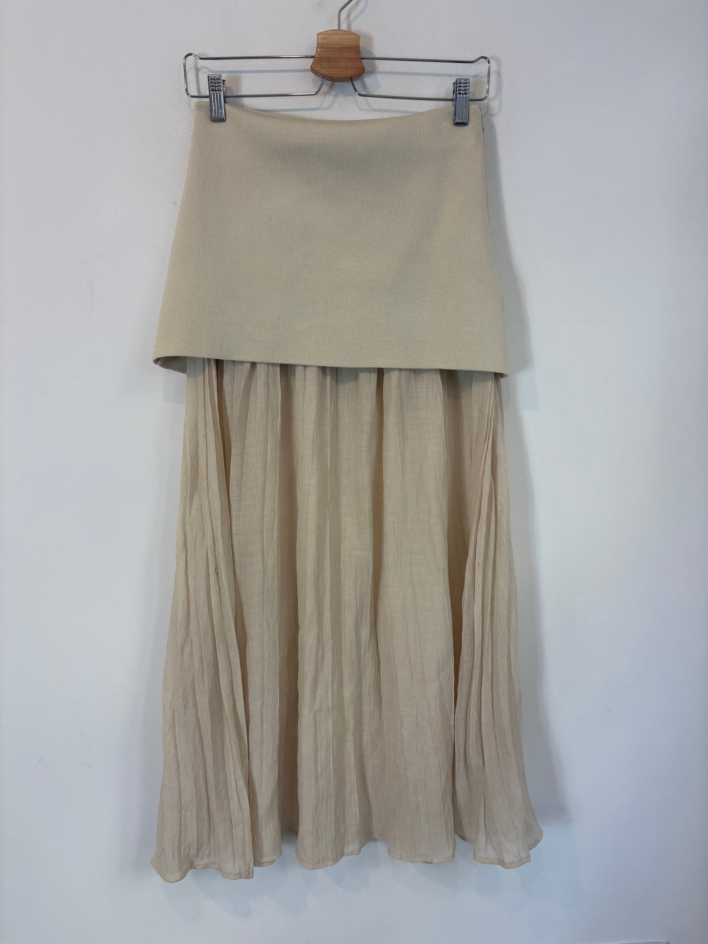 ZARA. Falda midi beige doble textura. T S