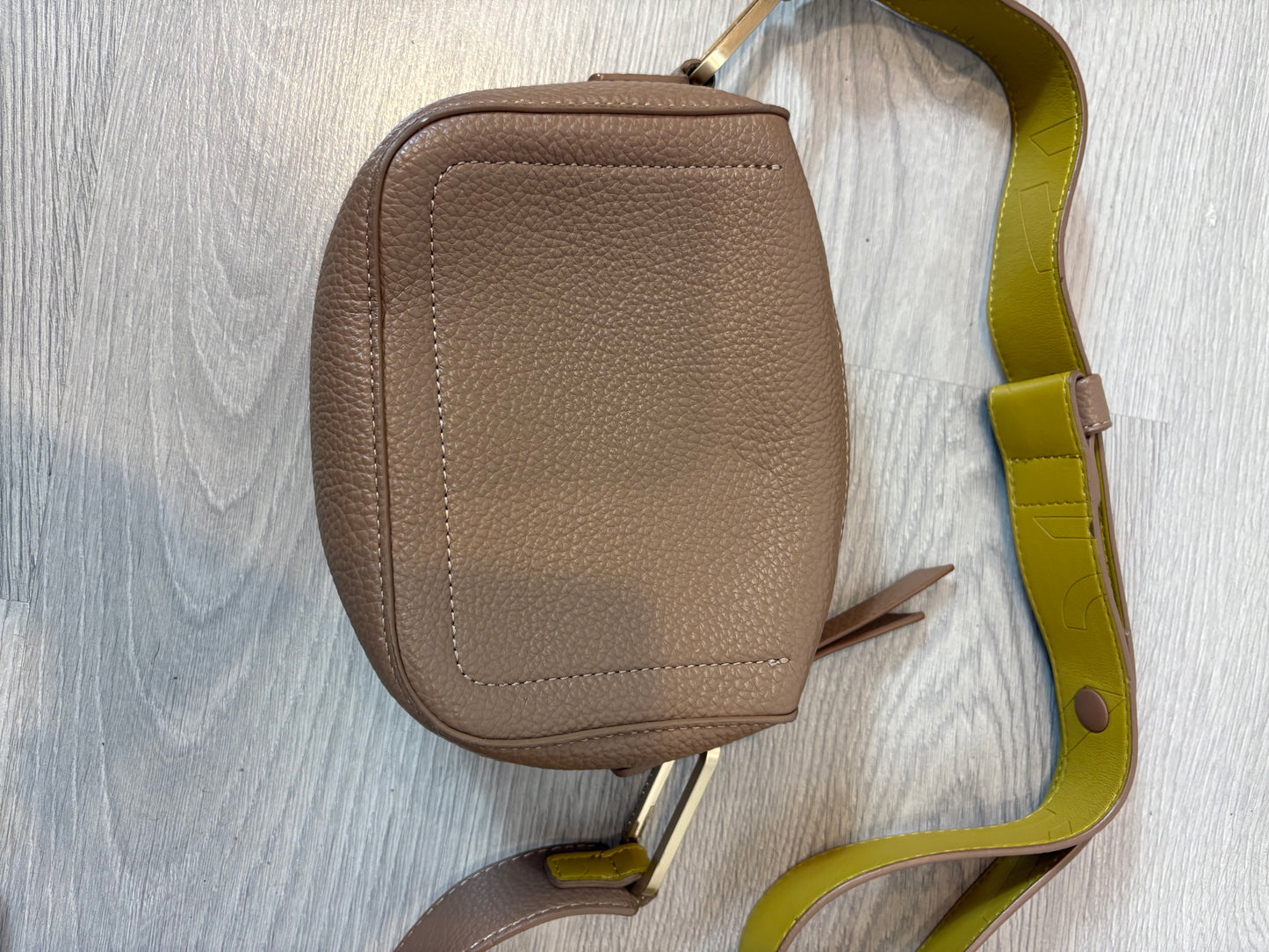 ADOLFO DOMINGUEZ. Bolso bandolera bicolor