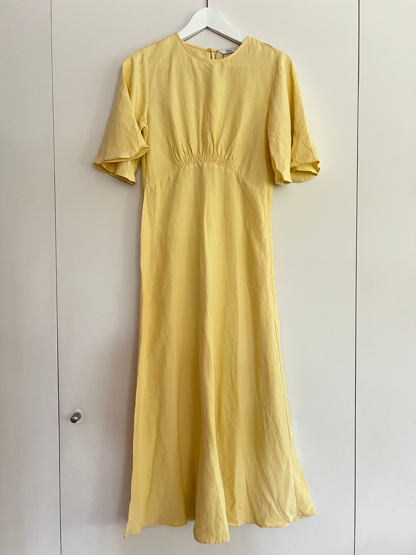 ZARA. Vestido amarillo con lino T.xs