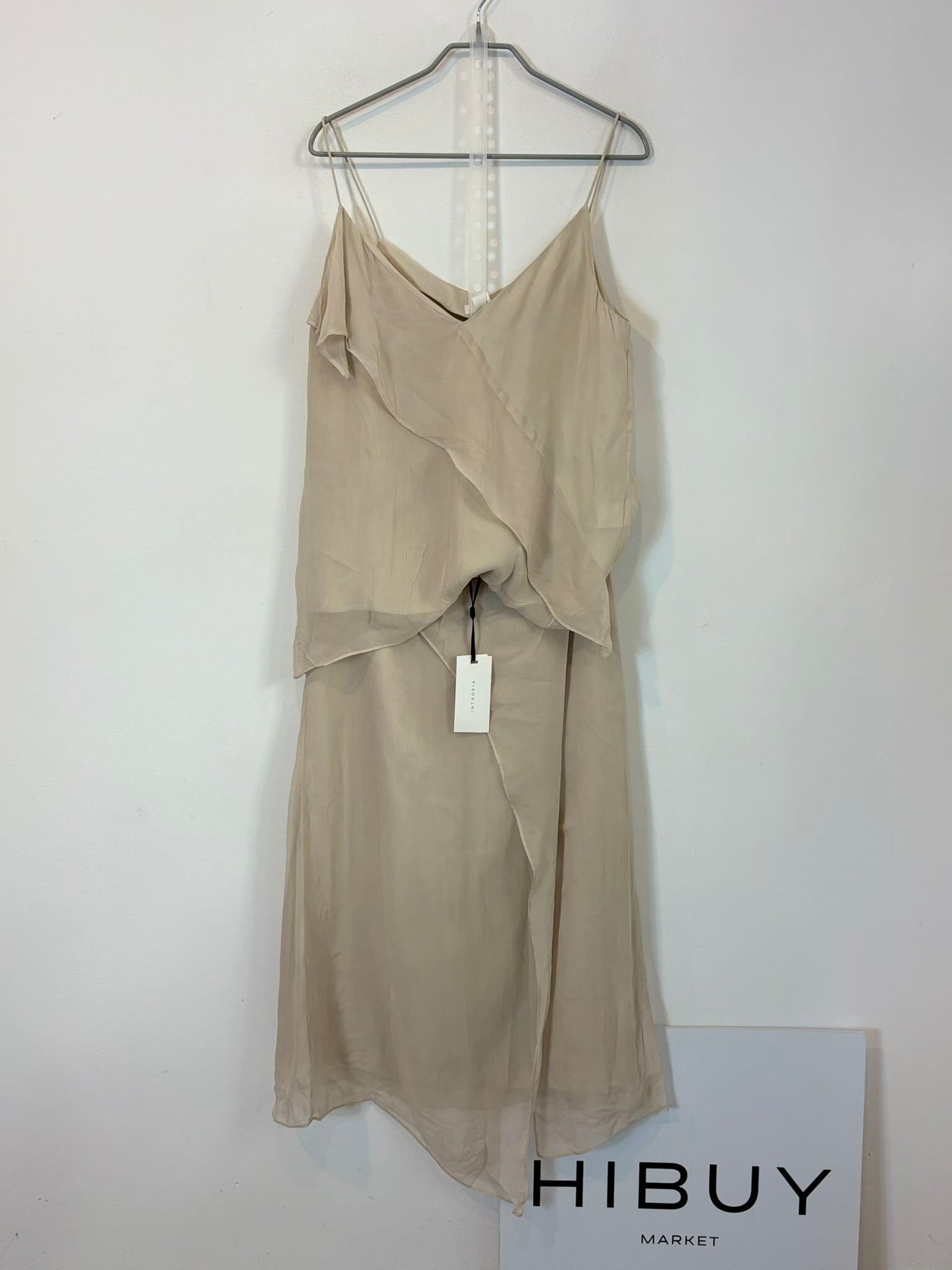 INTROPIA. Conjunto top y falda beige texturas