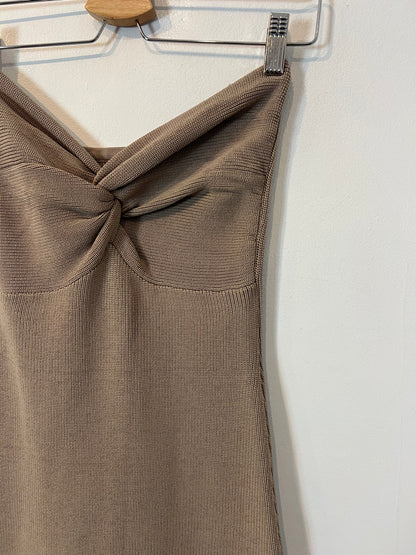 DISSH. Vestido canalé beige