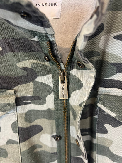 ANINE BING. Chaqueta camuflaje bolsillos. T M