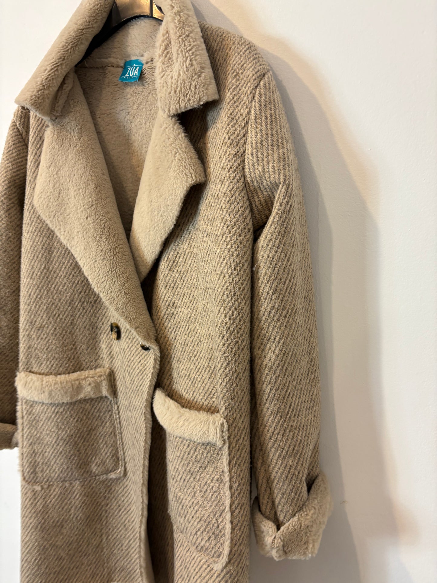 ZÚA. Abrigo beige textura con lana