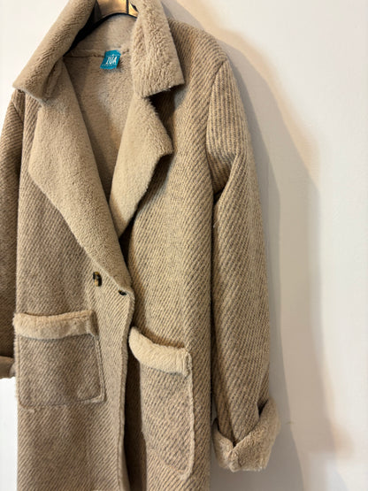 ZÚA. Abrigo beige textura con lana