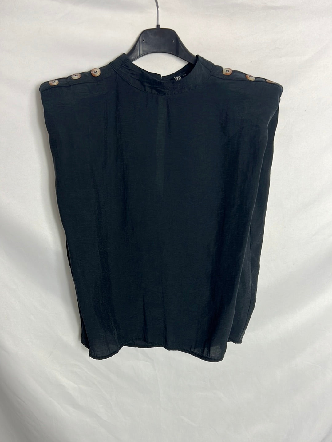ZARA. Top negro fluido hombreras. T S