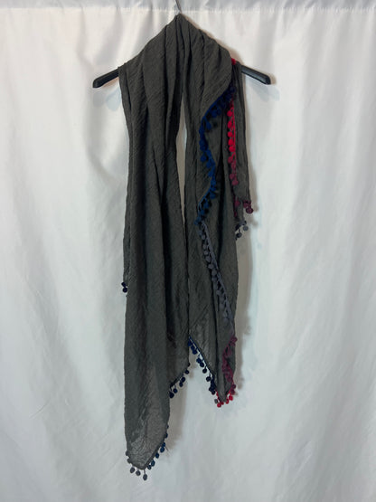 OTRAS. Fular gris borlas