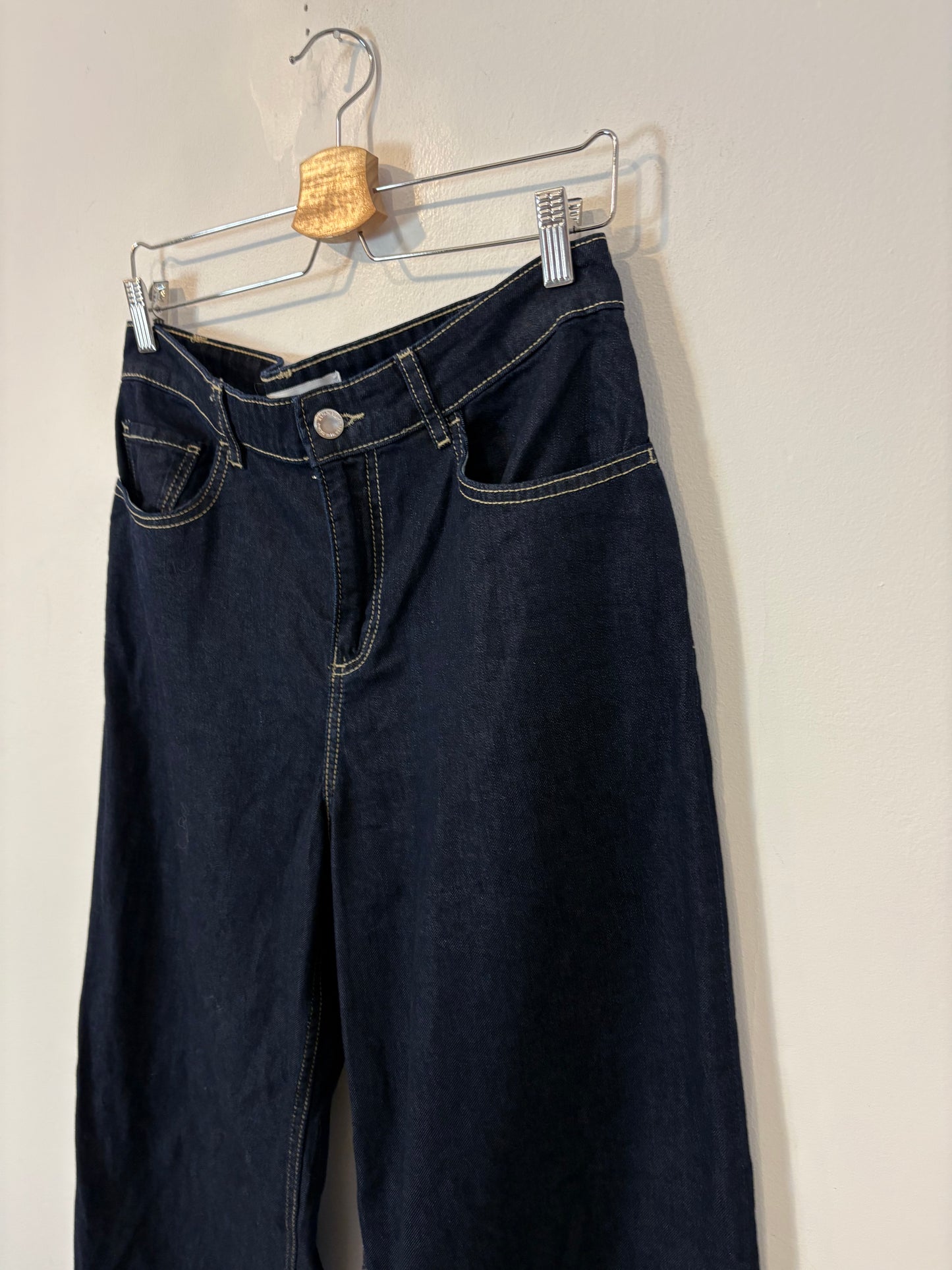 MANGO. Denim pata ancha costuras
