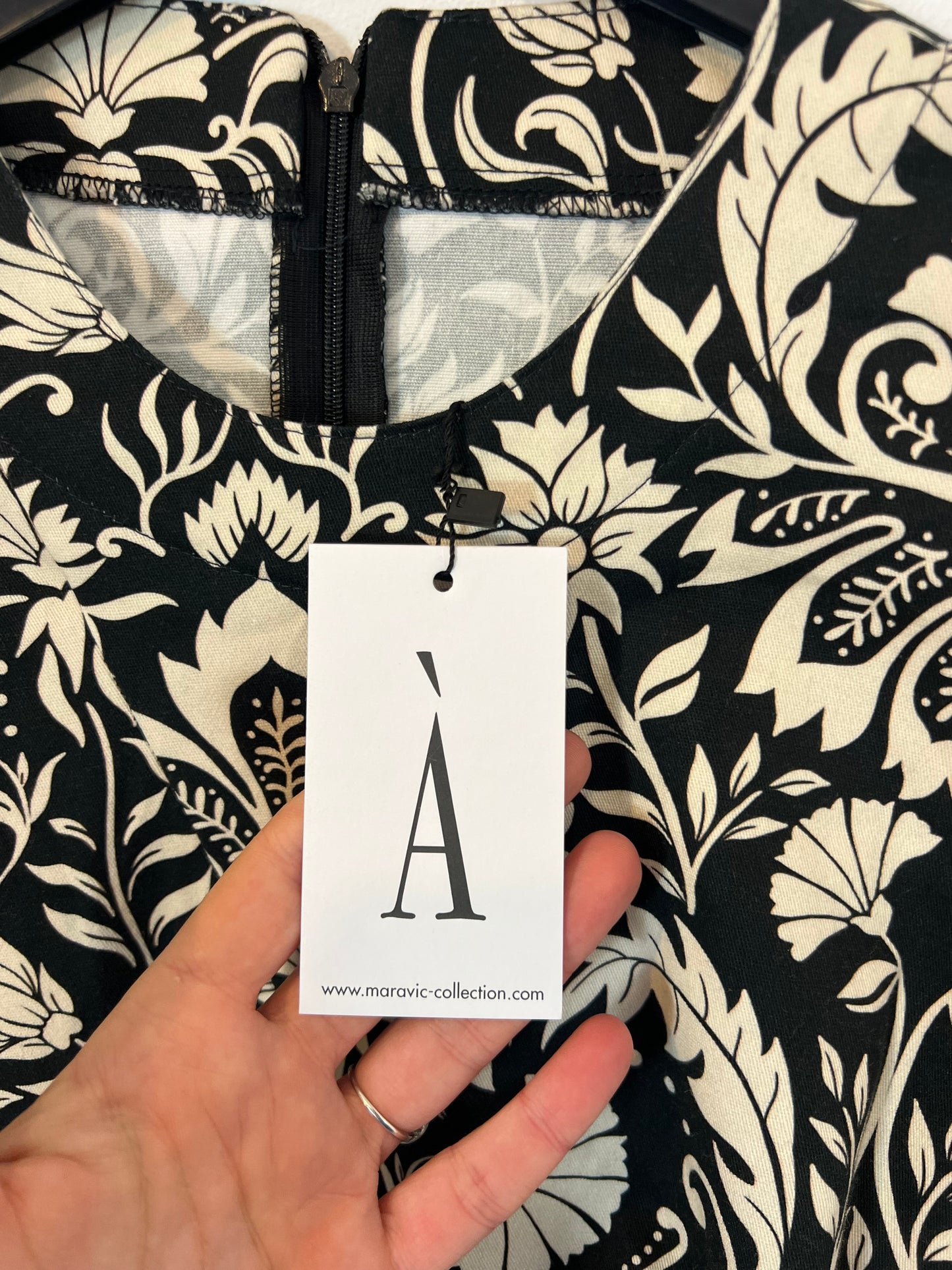 MARAVIC. Vestido negro flores T.xs