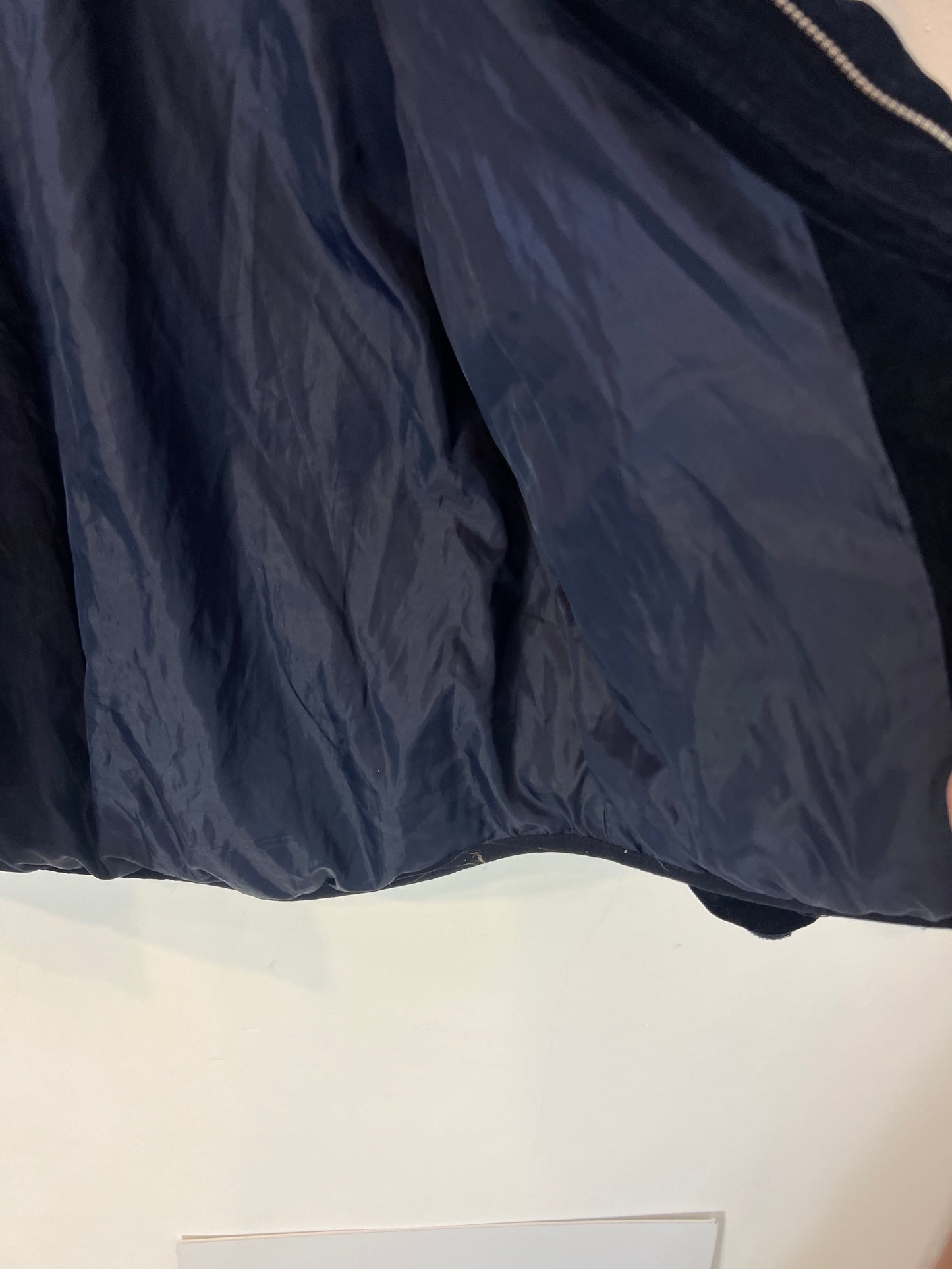 MANGO. Plumas azul oscuro terciopelo. T S