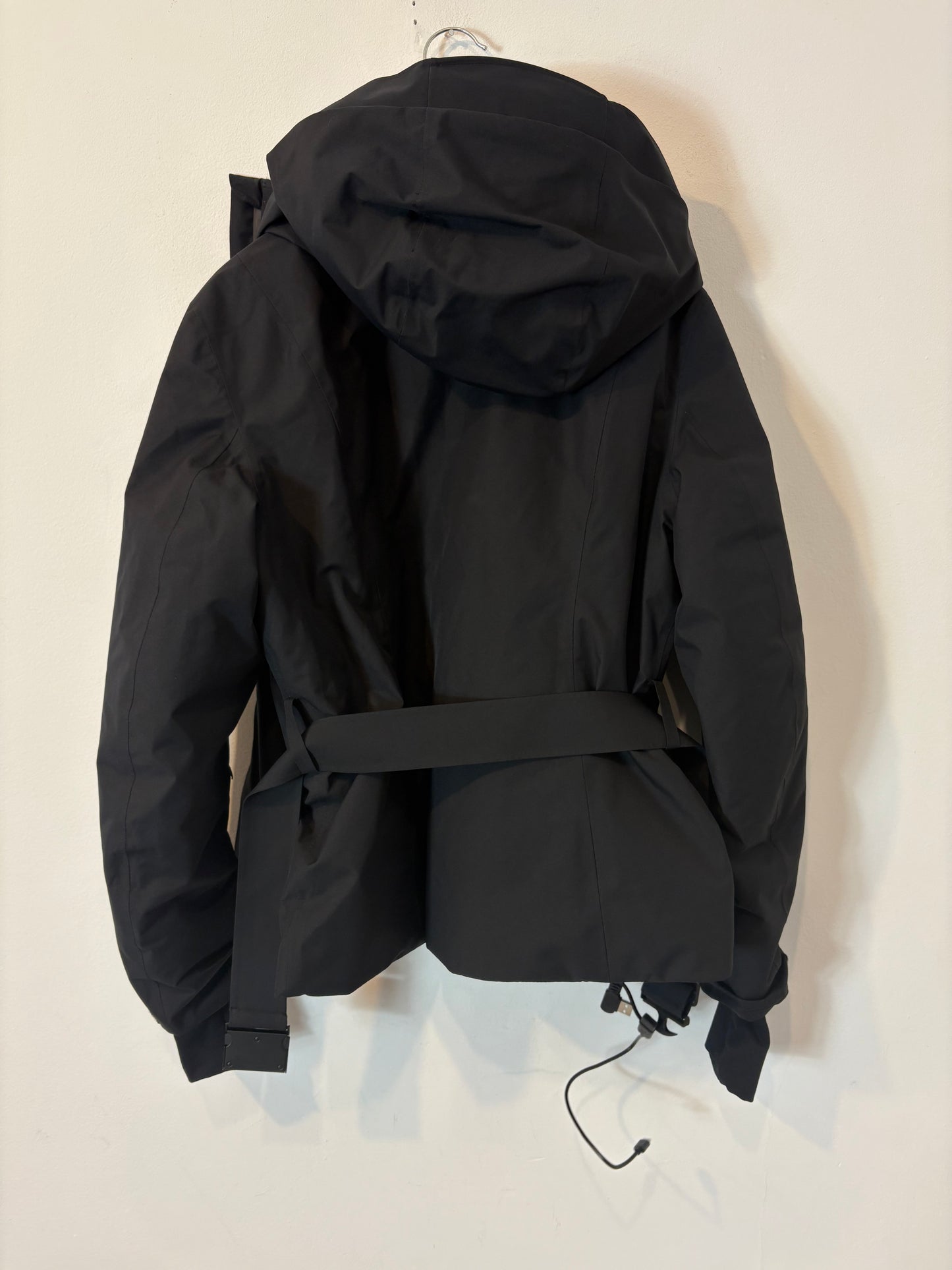 OYSHO. Plumas negro ski