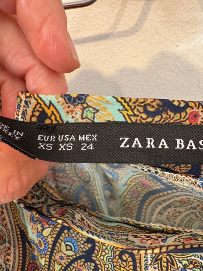 ZARA. Falda fluida con estampados verdes