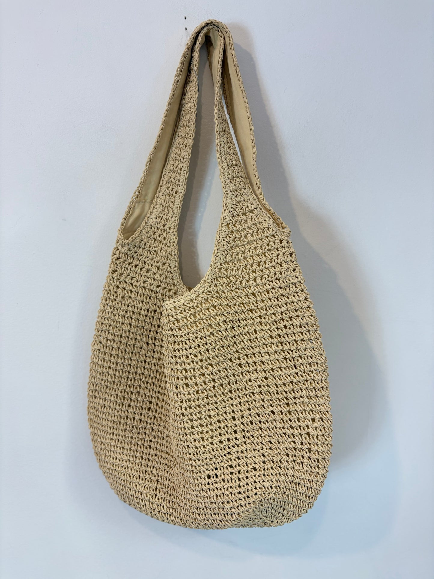 OTRAS. Bolso rafia hombro