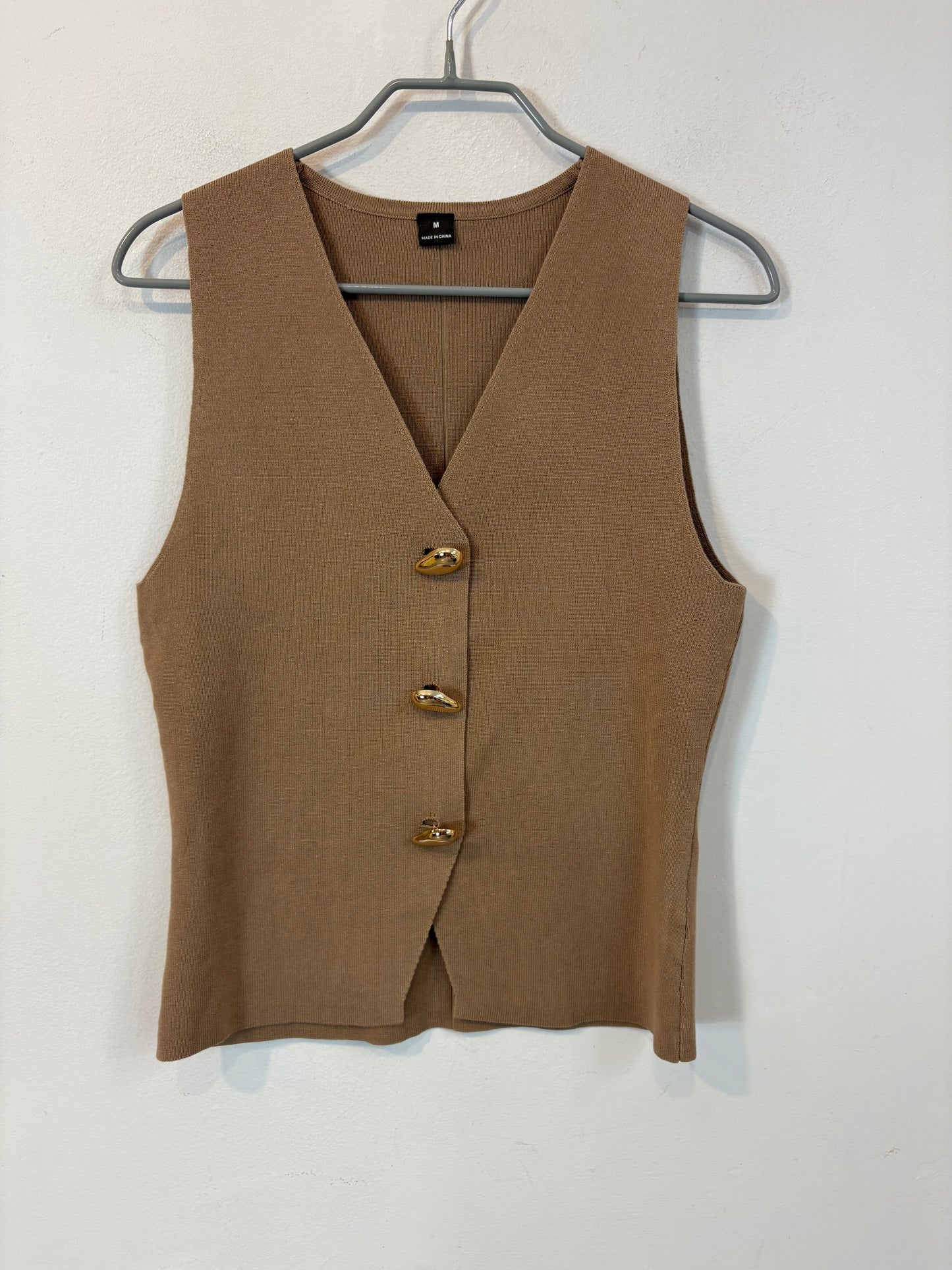Chaleco punto beige botones dorados
