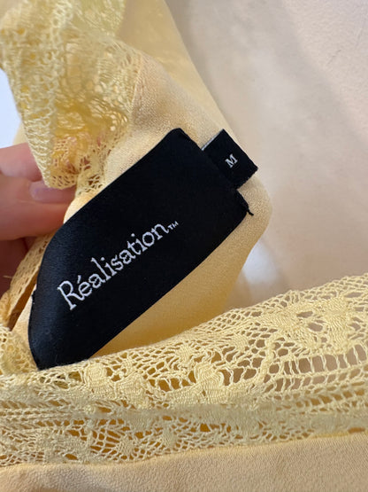 RÉALISATION. Vestido corto seda encajes. T M