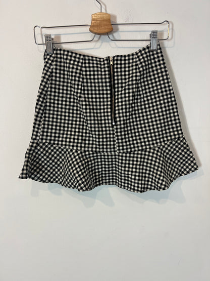 H&amp;M. Checkered flounce skirt. XS