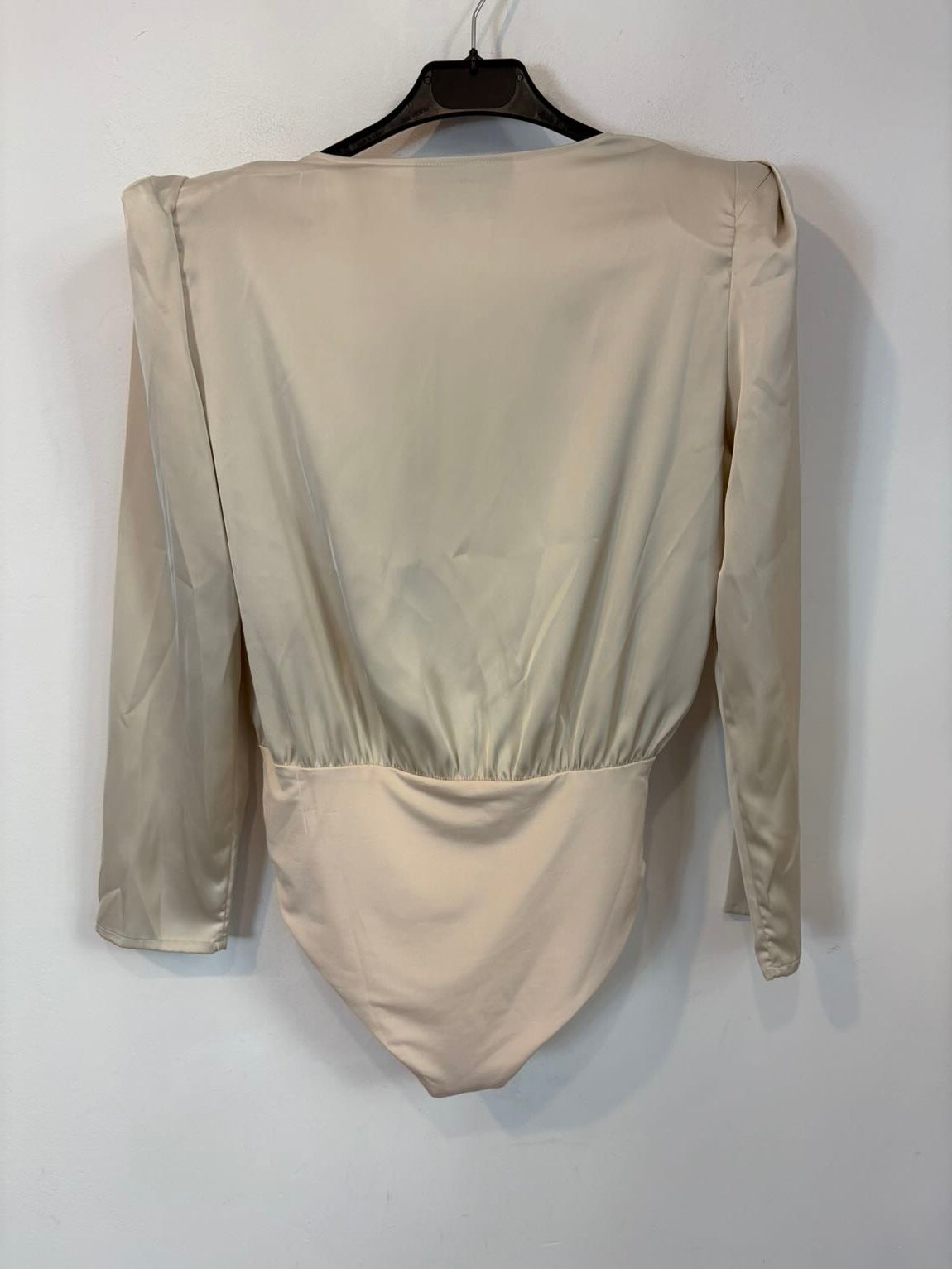 IQ COLLECTION. Body champagne hombreras