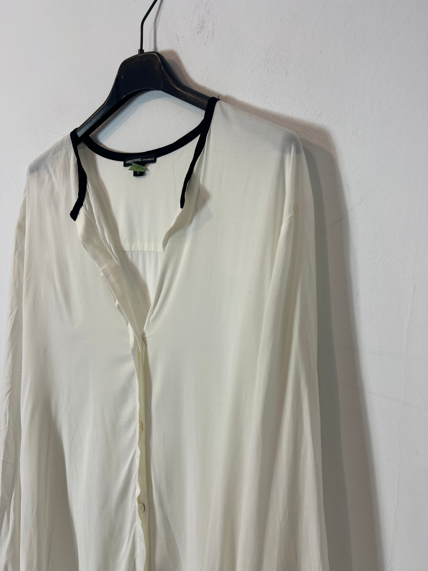 JAMES PERSE LOS ANGELES. Flowy white blouse with neckline. Size 4 (L)
