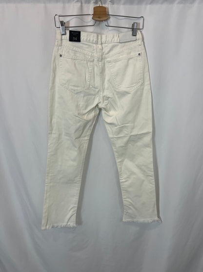 MANGO. Buttoned white denim with fringes. Size 34