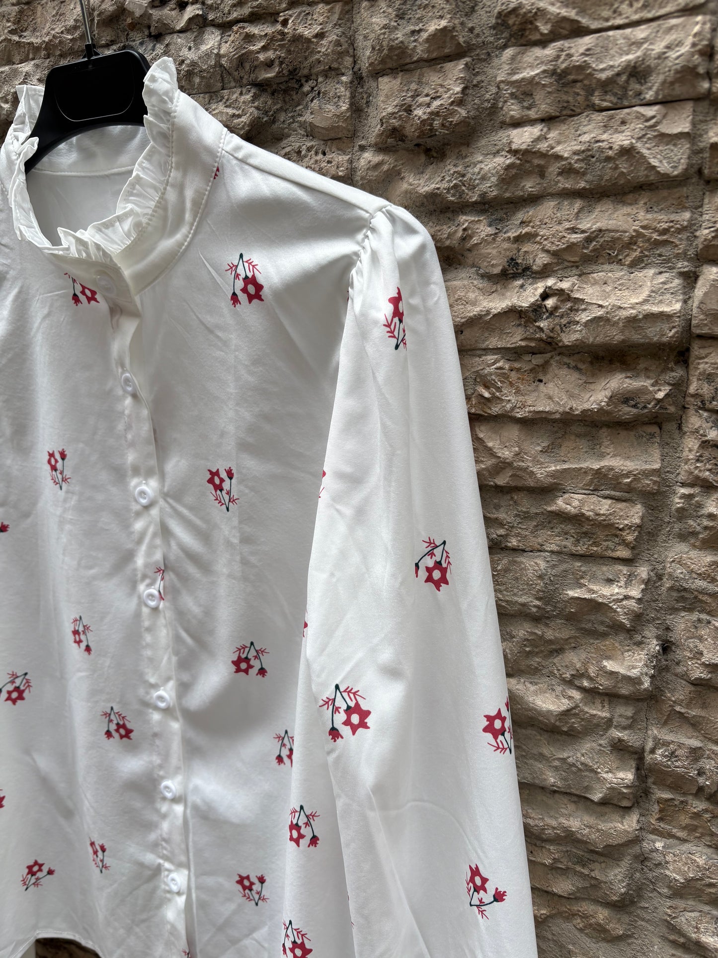 OTRAS. Blusa blanca flores