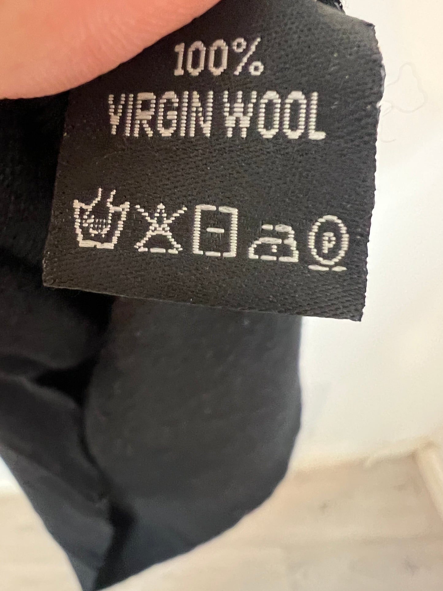 CORTANA. Vestido corto negro lana. T 36