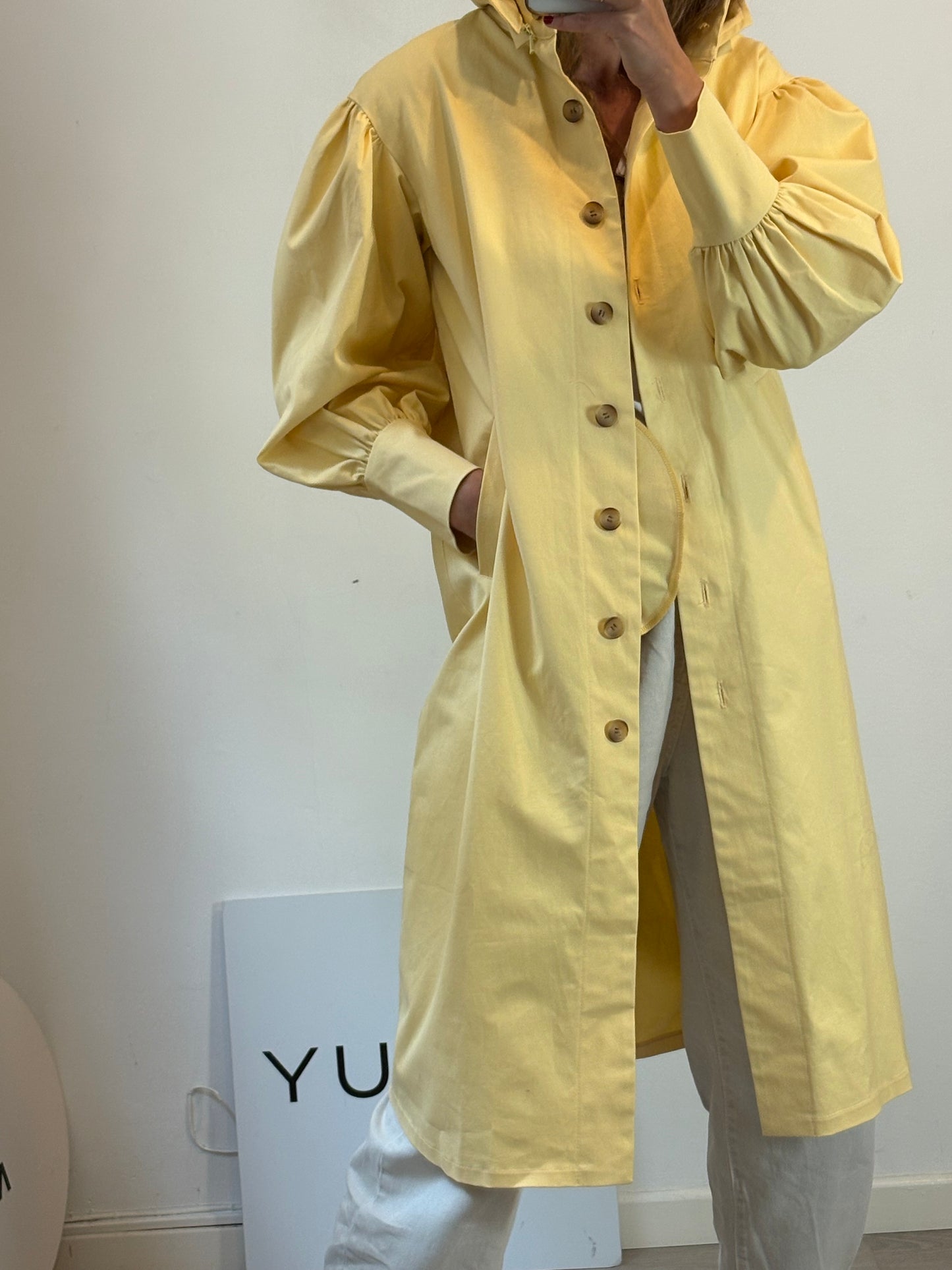 MAGNOLYA. Gabardina capucha pastel