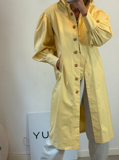 MAGNOLYA. Gabardina capucha pastel