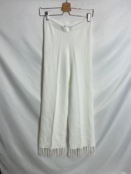 ZARA. Pantalón punto flecos T.s