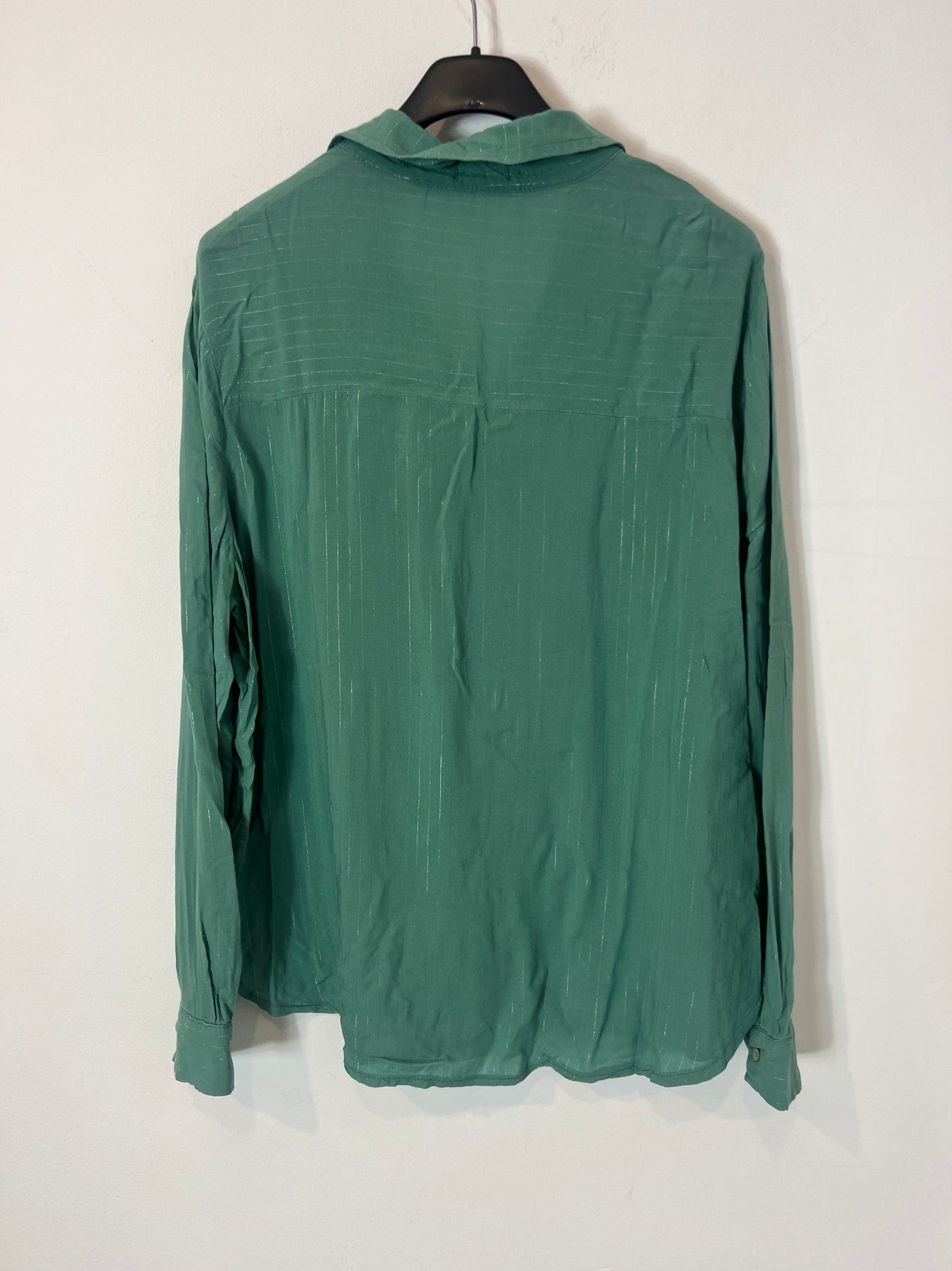 NOON. Flowy green blouse with shiny threads. TS