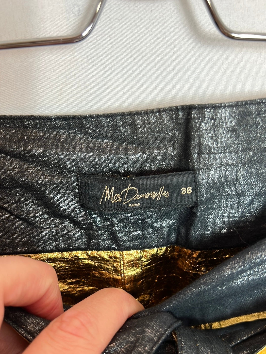 MES DEMOISELLES. Textured trousers in colors. Size 36