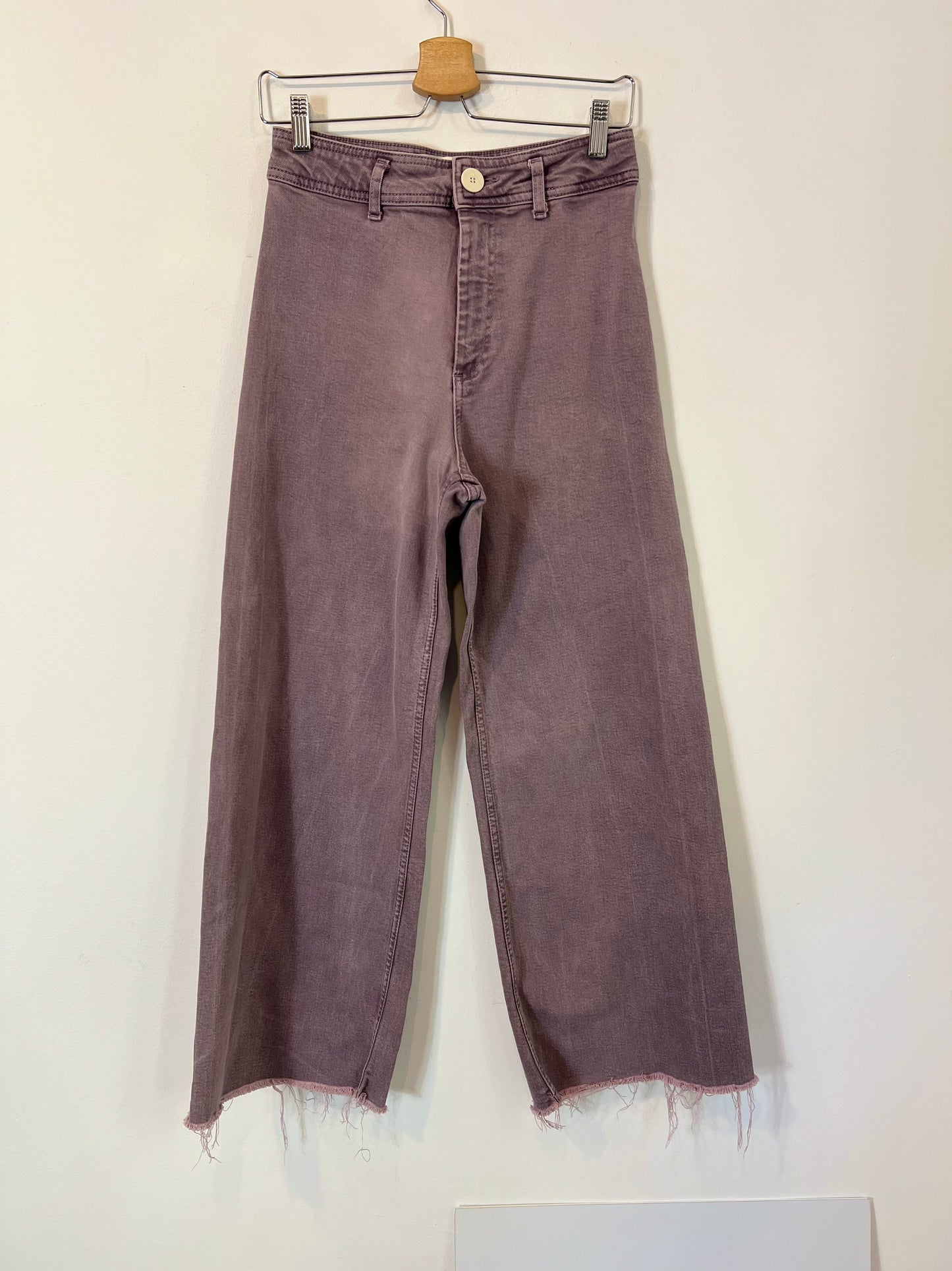 ZARA. Pantalón lila culotte T.38